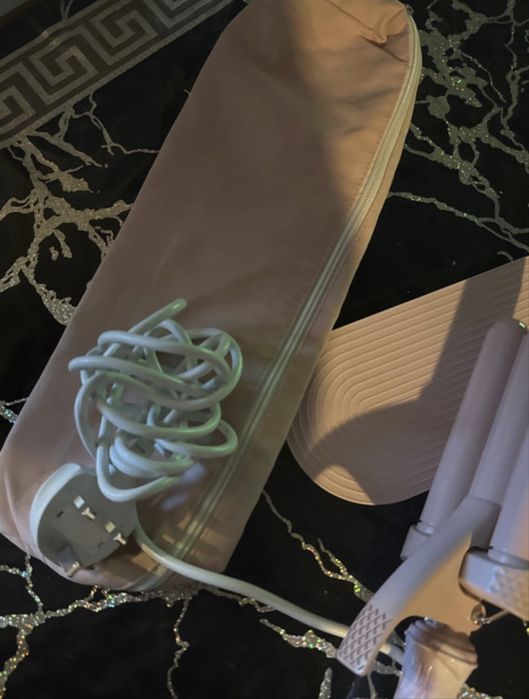 Triple Barrel Curling Iron + Mat & Case