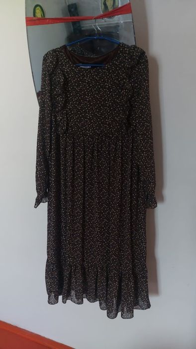 Киімдер сатылады