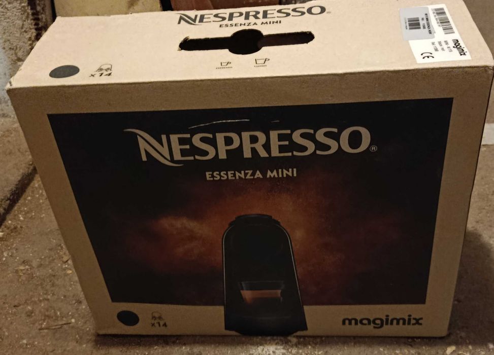 Nespresso Essenza Mini кафемашина с капсули