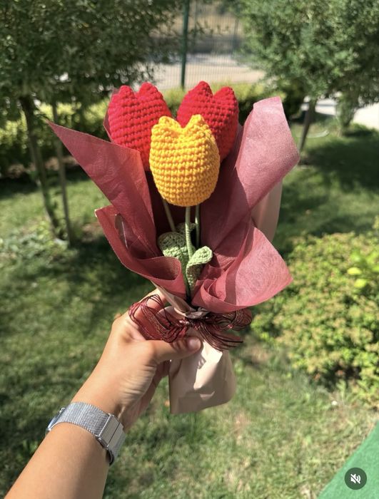 Букети от плетени цветя за подарък