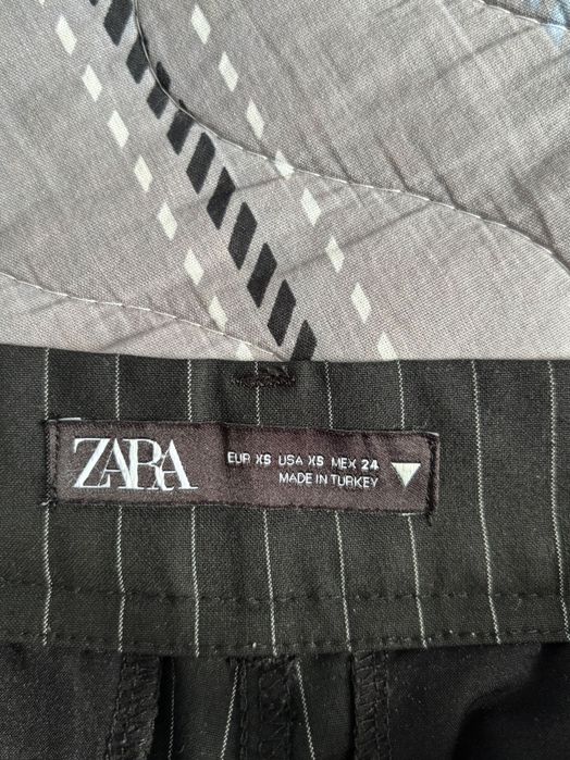 Прямые брюки в полоску Zara