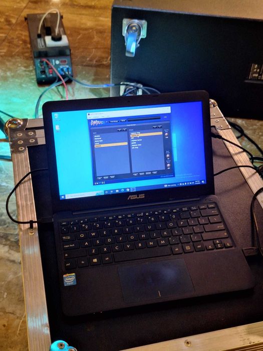 Sistem complet lumini scenă – 6× Beam Flash 7R + truss + DMX + laptop