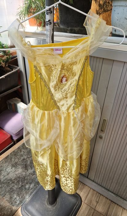 Rochie galbena printesa Belle Frumoa si pantofii printeseisa si Bestia