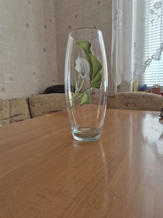 Продам вазу высокую