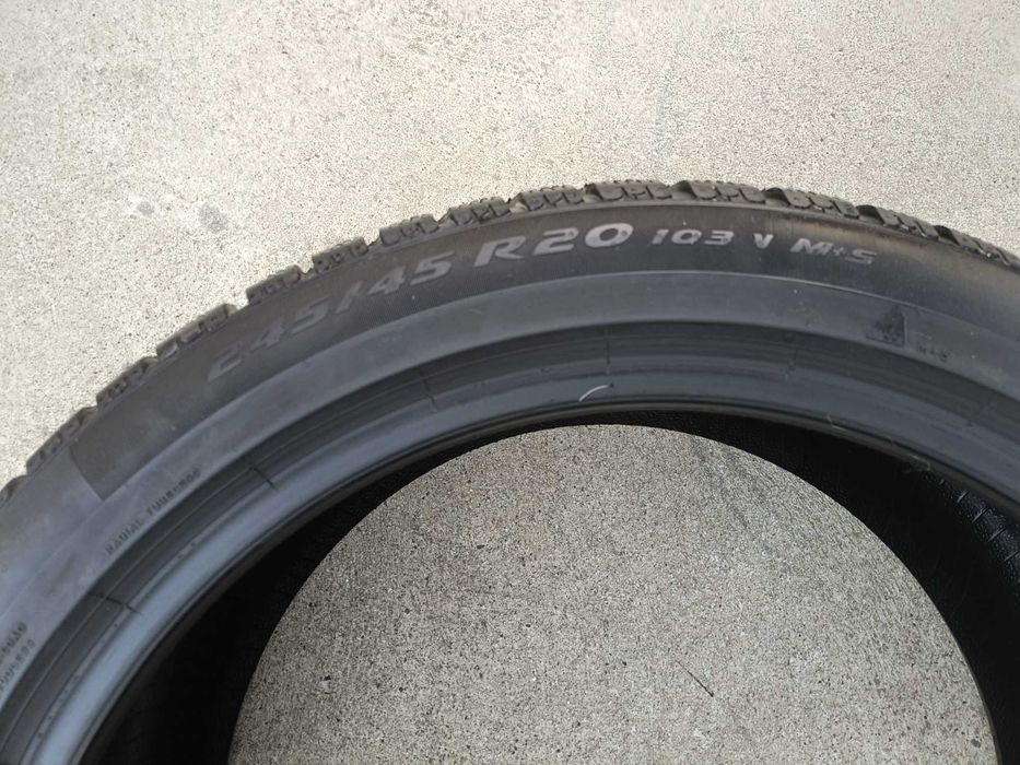 Doua anvelope iarna 245 45 20 pirelli p zero winter profil 7,5 mm