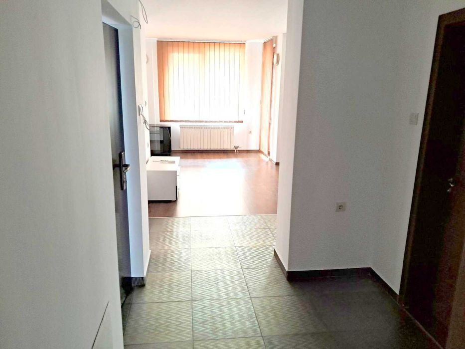 Дава се под наем Тристаен апартамент в София, Горубляне - 100 кв.м за 698.19 € - Снимка #2