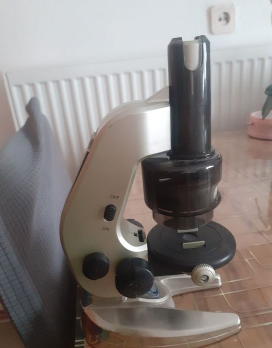 Vând microscop funcțional