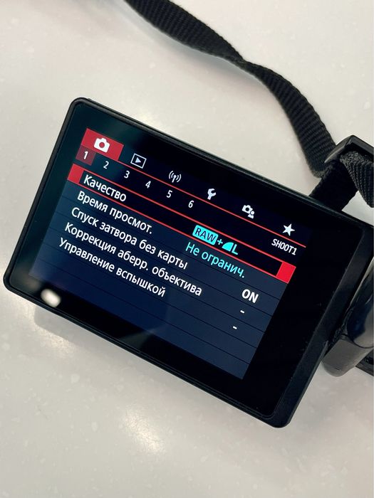 Камера Canon 250D