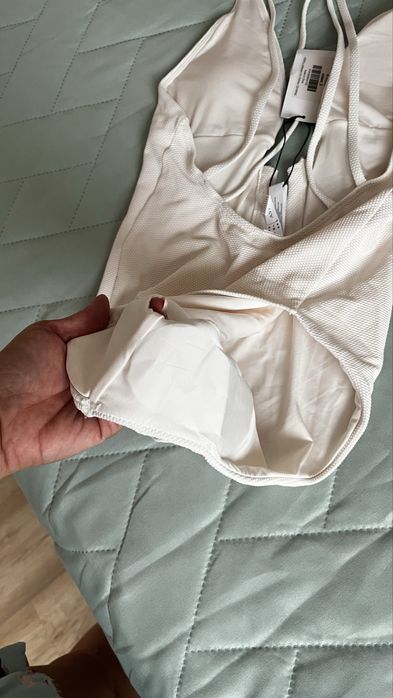 Нов бански с етикет и лепка