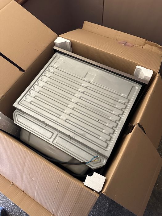 Пиролитична парова фурна за вграждане Whirlpool, цвят инокс, самопочистваща се