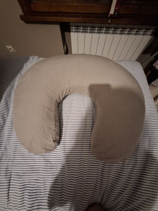 Възглавница за кърмене