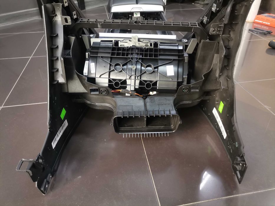 Централна конзола с подлакътни и други компоненти за BMW 8 G14 G15 G16