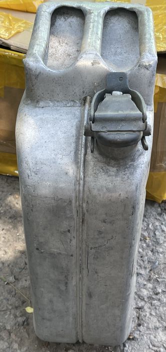 Продам канистру б/у