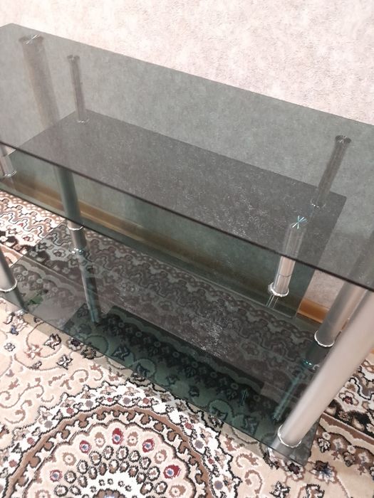 Продам стол под телевизор