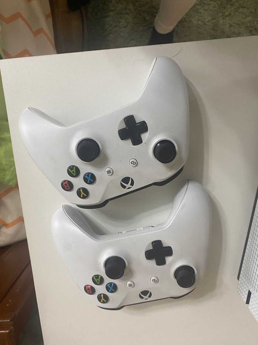 XBOX One S (консоль, контроллеры + игра)