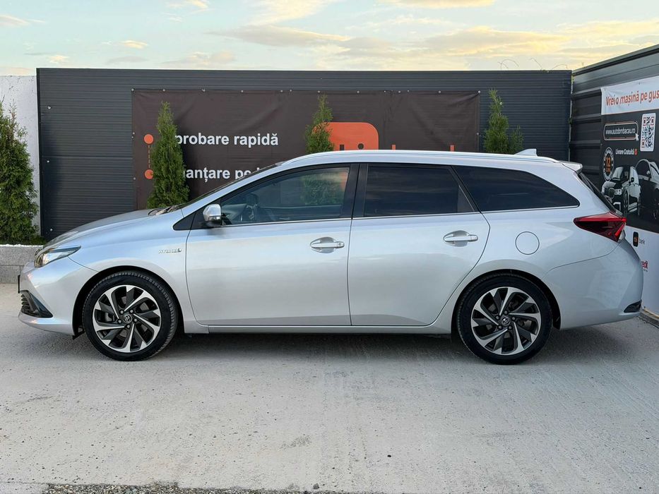 Toyota Auris /1.8L Hybrid/ 99cp/ Automat/ Rate/ Avans %