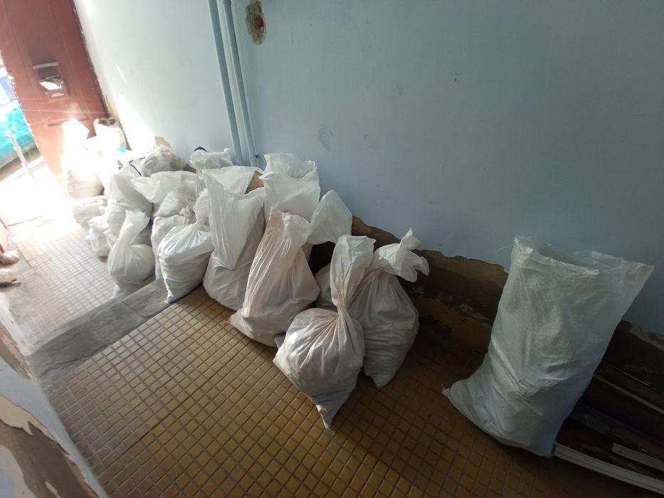 Debarasare , demolare , eliberare spati moloz deseuri