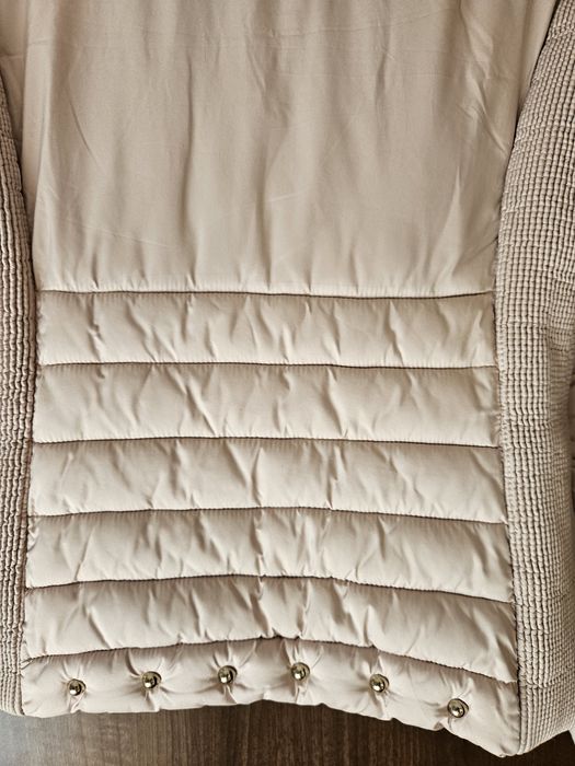 Яке  бежово Guess