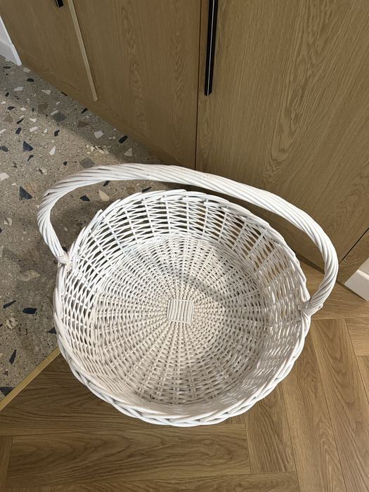 Плетенная корзина с ручкой