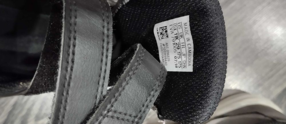 Сандали, маратонки, вътрешни обувки