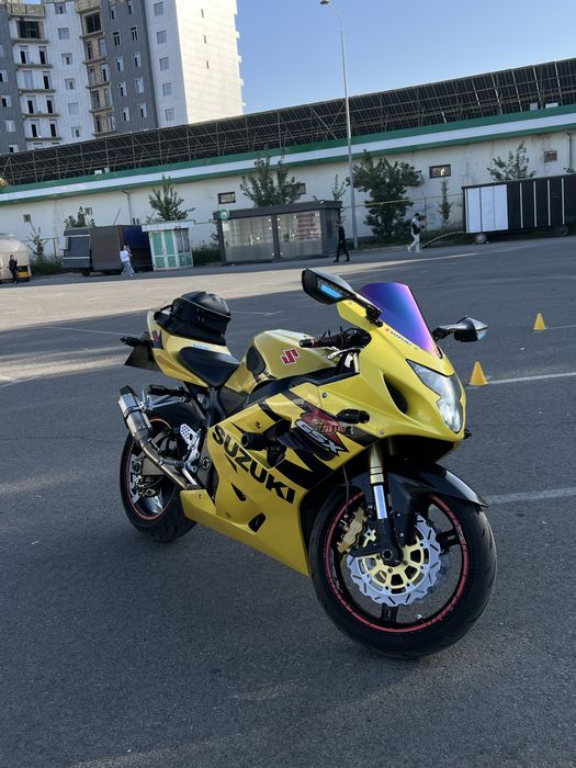 SUZUKI GSXR 600  Sotiladi speed 299/km