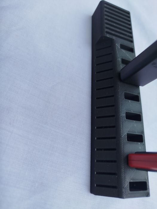 3Д принтитан органайзер за флашки и SD карти