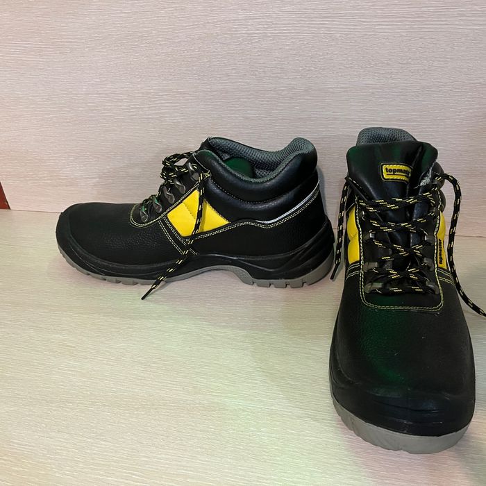 мъжки обувки нови