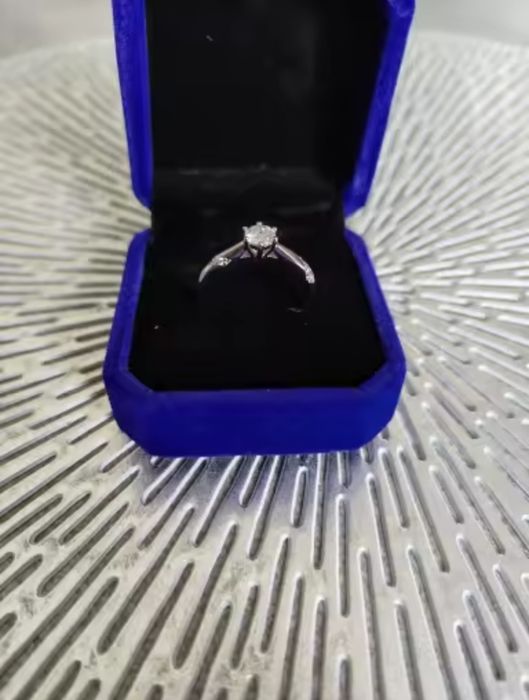 Годежен пръстен с диамант