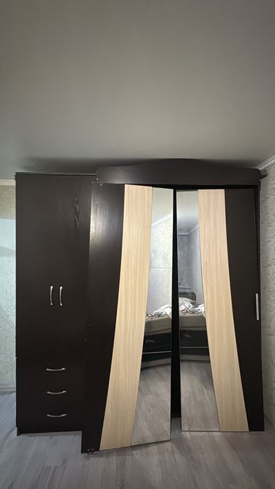 Продам шифоньер купе