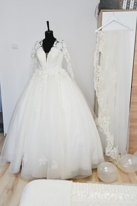 Vând rochie de mireasa stil prințesa mărimea 50 cu corset reglabil