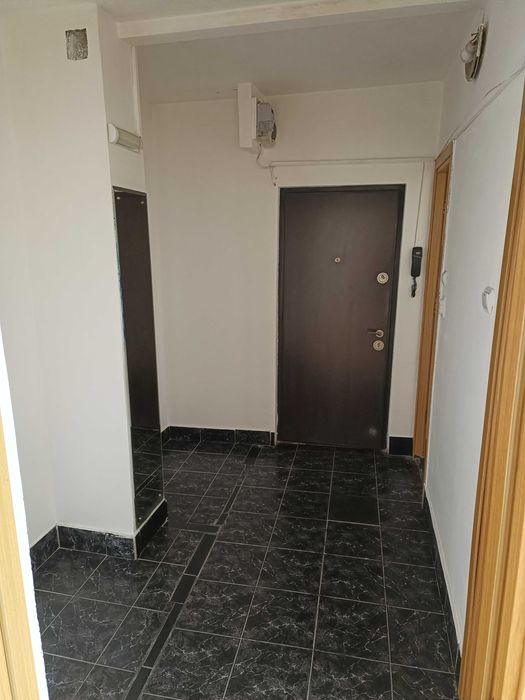 Vand garsonieră piata Delfinului, cf 1, et 9/10,  str Dobrina