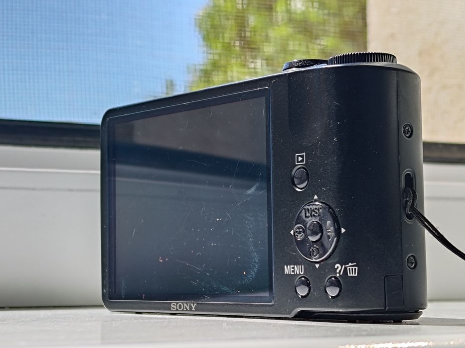 Sony DSC-H70 16.1 mp 10x zoom optic