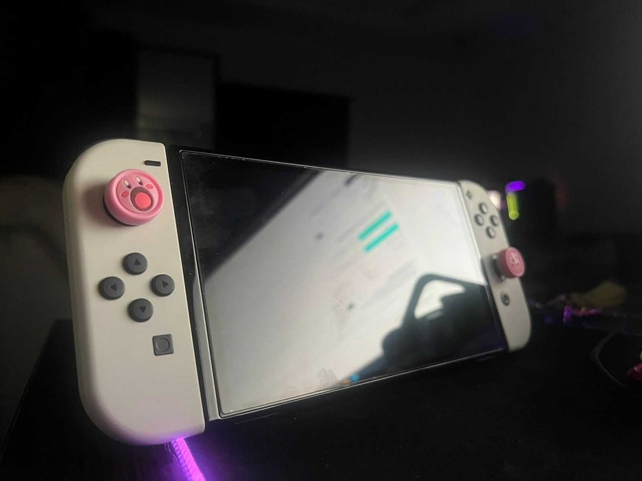 Nintendo Switch OLED + игра Super Smash Bros + Кейс