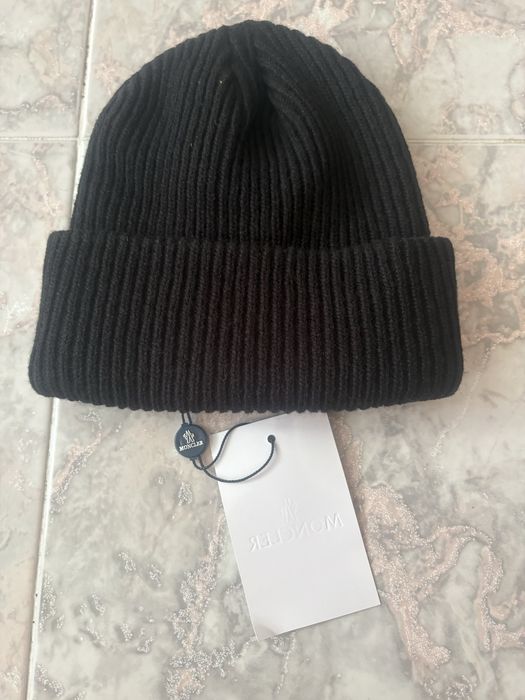 Зимна шапка Moncler