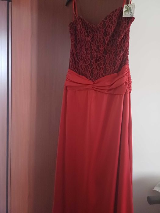 Fuste gri noi cu eticheta si rochii lungi noi