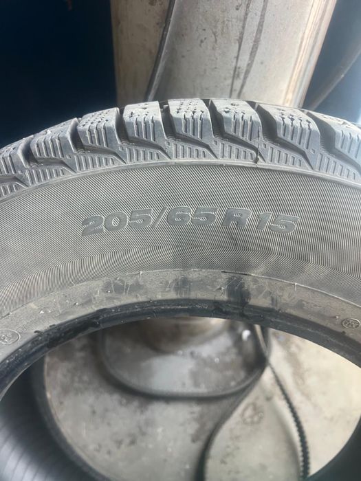 Резина зимняя 205/65/15