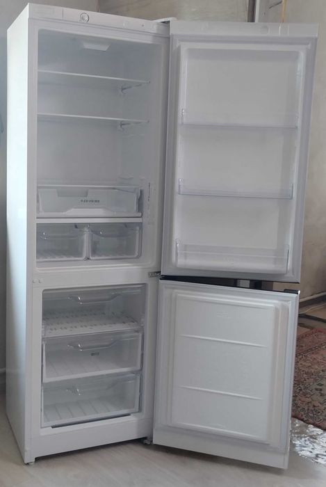 Холодильник indesit