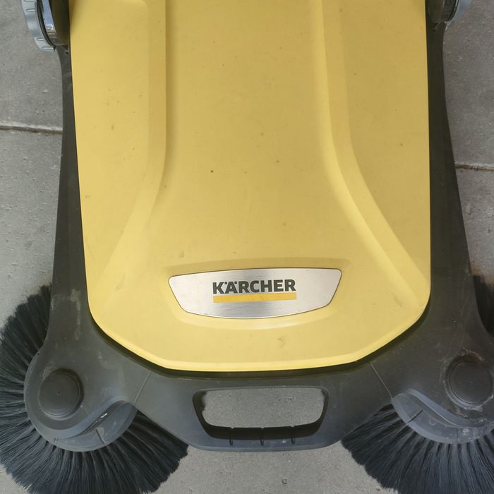 Mașină de măturat manuală Karcher S4 Twin, 20 l recipient, 680 mm latime lucru