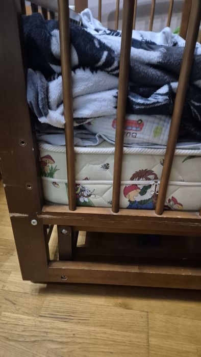 Манеж деревянный с матрасом