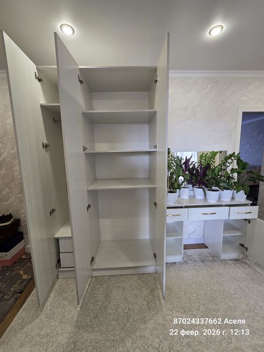 Шифонер и комод с зеркалом