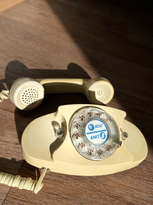 Продается проводной телефон