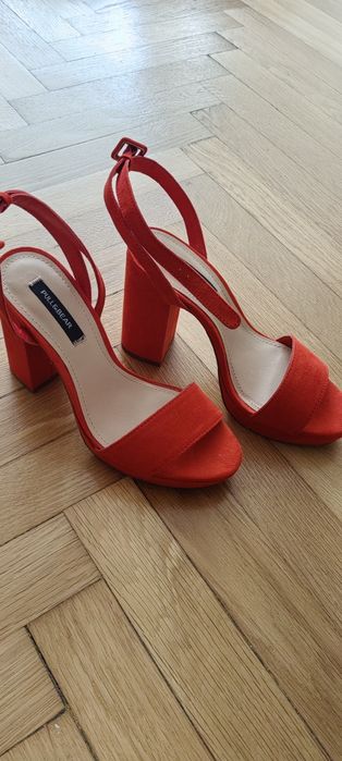 Sandale rosii pull&bear marimea 36