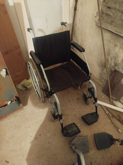 Продам две коляски, одна прогулочная одна по квартире