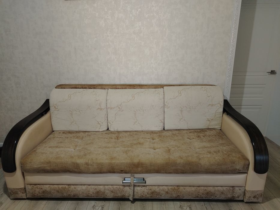 Продам диван в хорошем состоянии