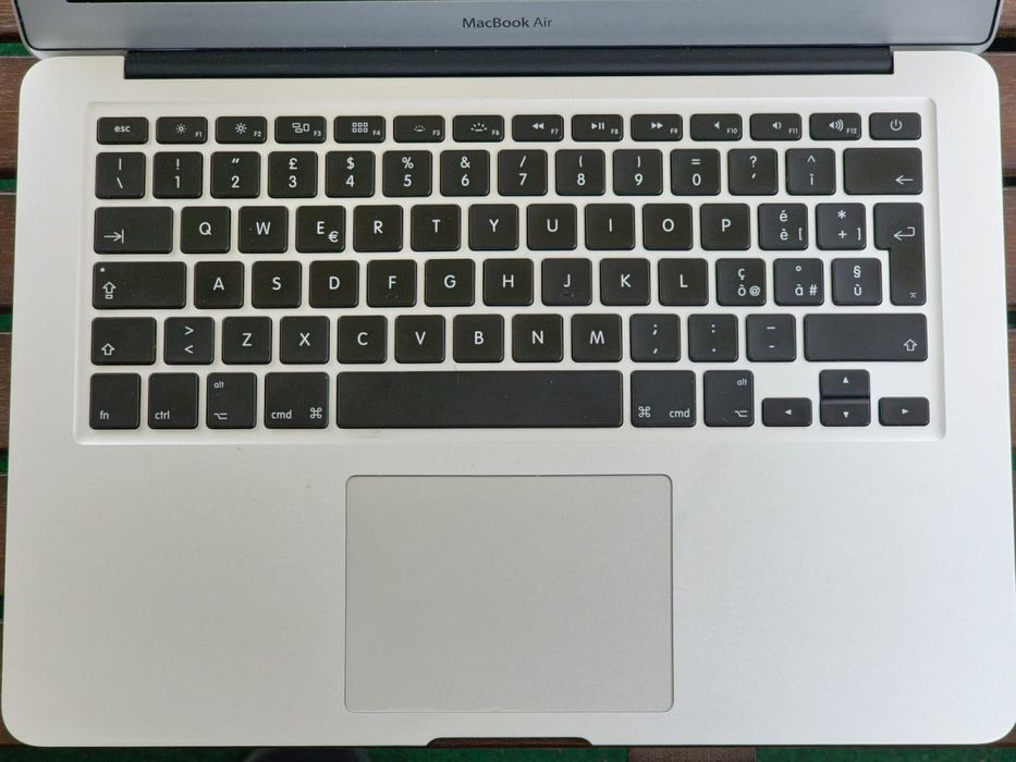 Macbook Air 2011 - i5 1,7 ghz - 4gb ram - SSD 256 gb