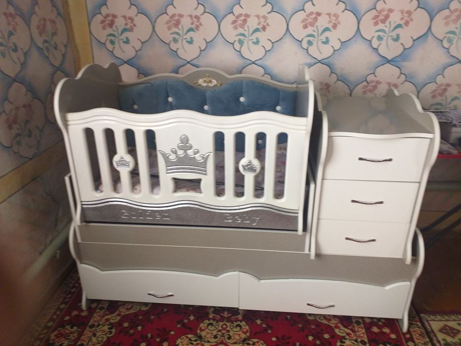 Телевизор ва дэтский кроват сотилади