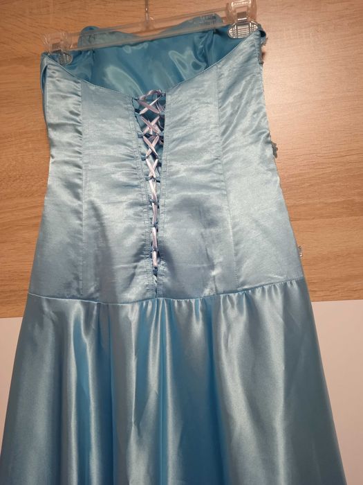 Абитуриентска рокля