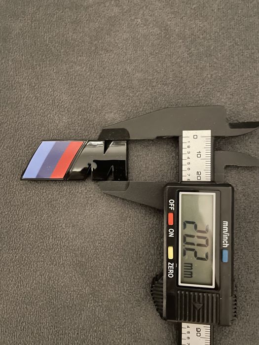 Emblema logo M aripa 5,5cmx2cm 4,5cmx1,5cm Bmw seria 3 5 6 7 X3 X5 X6