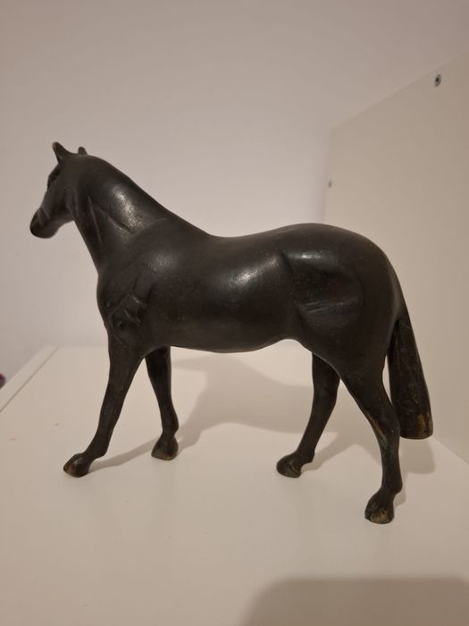 Statuie antică de cal din bronz – 1,37 kg, detalii pictate