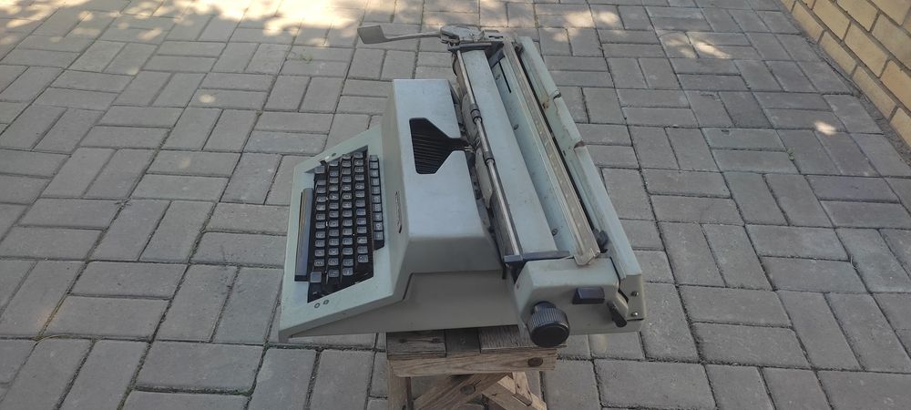 Машинка пишущая механическая